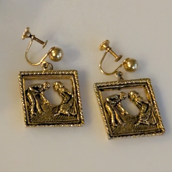 Jewelry - Vintage Dangle Earrings Screw Back Style. Gentlman & Lady Ready To Dance